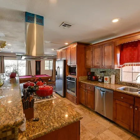 Elegant Home W/ Pool Table: 3 Mi To Vegas Strip!-3