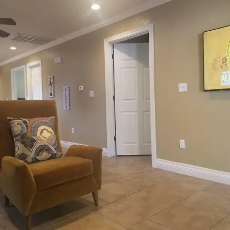 Close To Strip, Very Private, Gated, Huge Floorplan, Wifi, Washer&Dryer-2
