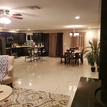Beautiful 3 Bed/2 Bath Cozy Get Away Home-2